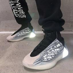 篮球鞋最新爆料视频教程,揭秘视频教程中的潮流趋势与实战技巧 第2张 篮球鞋最新爆料视频教程,揭秘视频教程中的潮流趋势与实战技巧 第2张